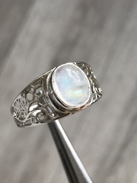 Кольцо перстень лунный камень одуляр серебро