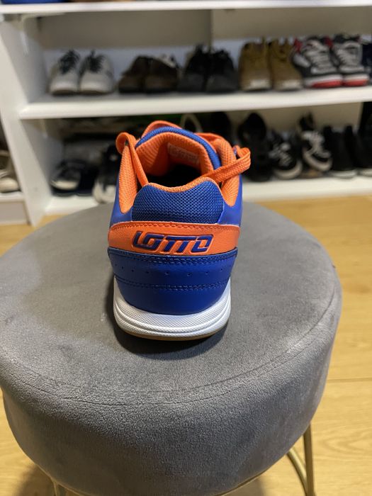 Sapatilha Lotto azul e laranja