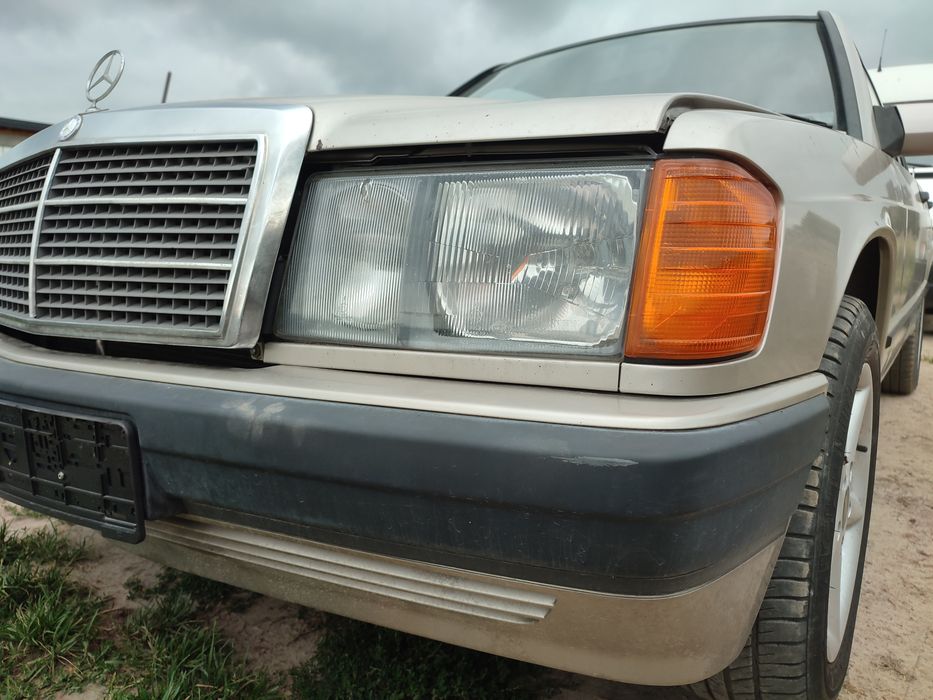 Mercedes 190 atrapa grill