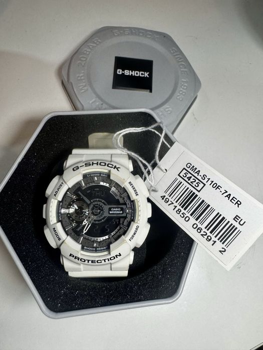Piękny zegarek Casio G-Shock S Series GMA-S110F-7 - damski model z wyjątkowym motywem róż na pasku