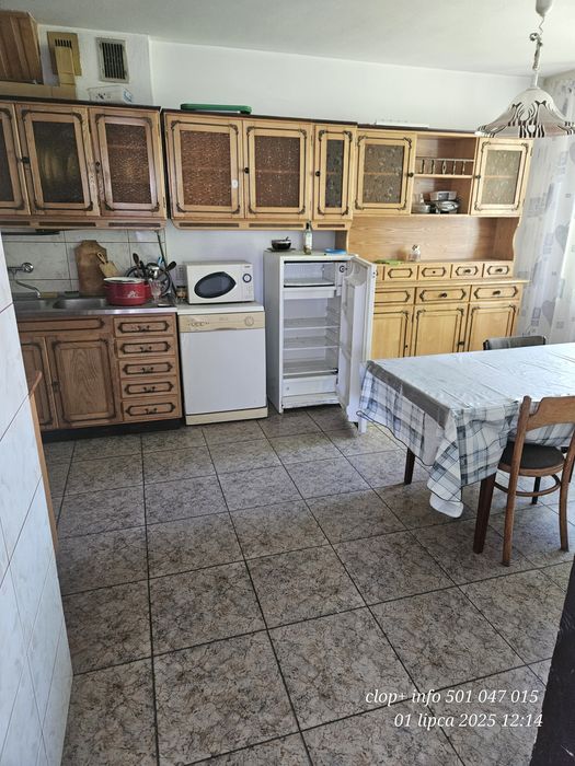 Dom jednorodzinny w zabudowie bliźniaczej do wynajęcia. 
Parter łazien