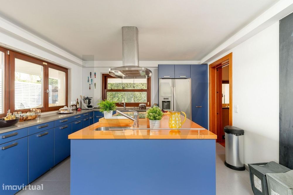 Moradia T4+1 com piscina, jardim amplo e garagem | Barcarena