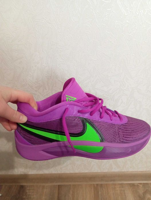 Продам кросівки нові