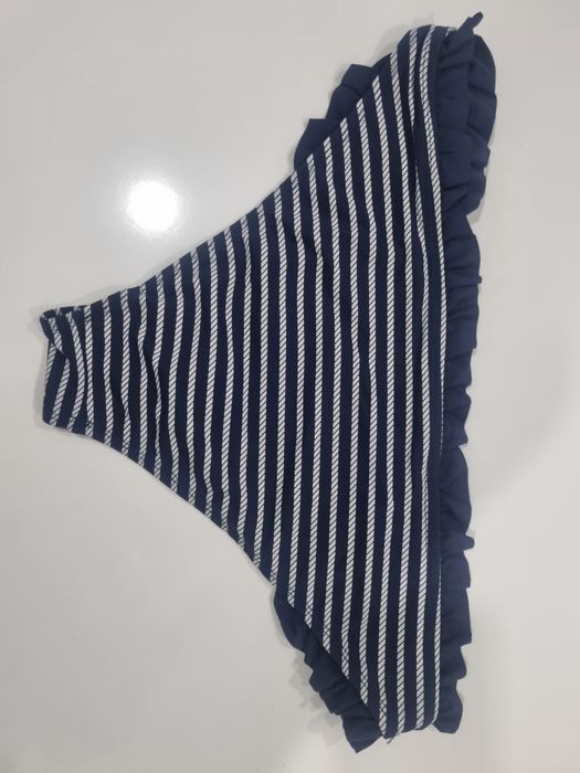 Cueca de bikini azul escura