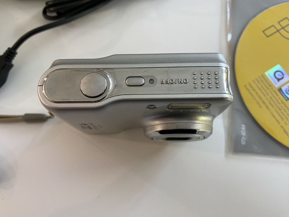 Aparat Cyfrowy Nikon Coolpix L4 rok 2006