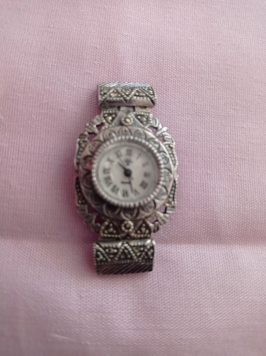 Relógio prata com Marcassites