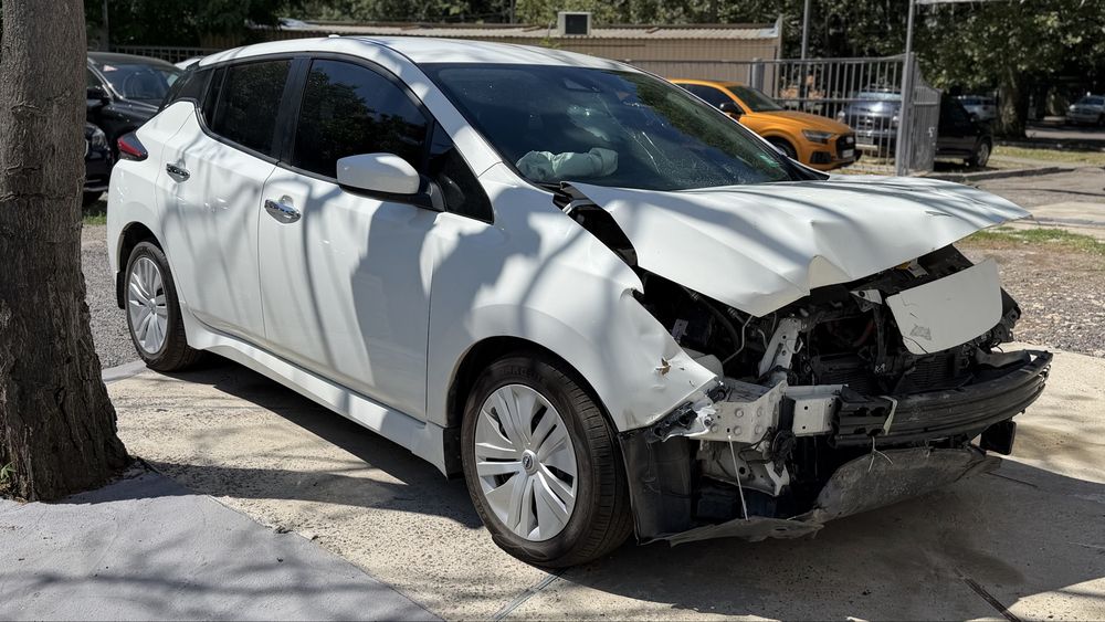Продам Nissan Leaf 2022 год после ДТП.