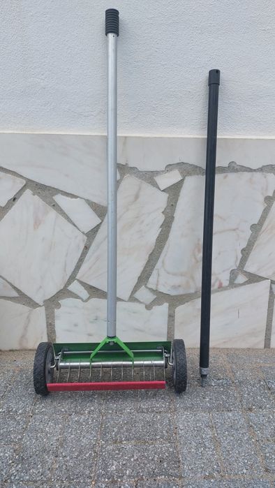 Escarificador de relva