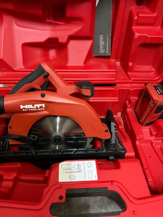 Kit Profissional HILTI 22V Completo – 5 Baterias + Rádio DAB/Bluetooth + Acessórios