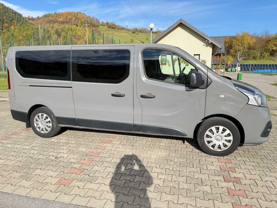 Renault Trafic 8 osób
