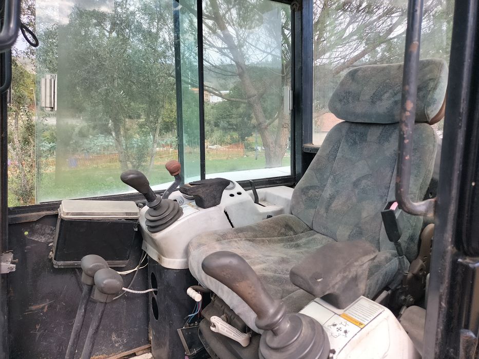Mini giratória Bobcat 331