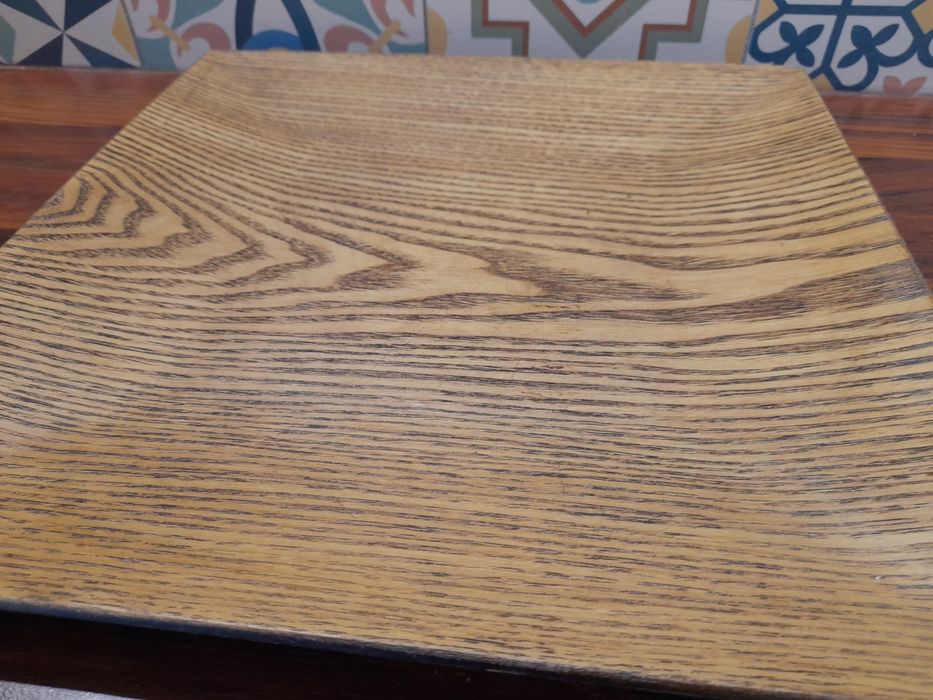 Elegancki drewniany talerz na owoce, patera