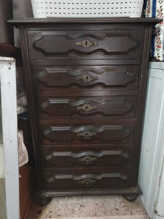 Móvel rústico, gaveteiro.