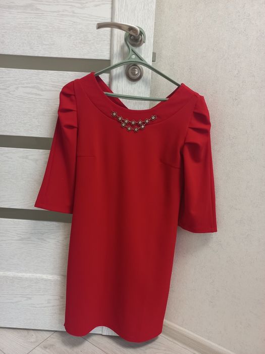Красива Червона сукня