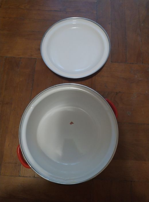 Кастрюля новая 3л