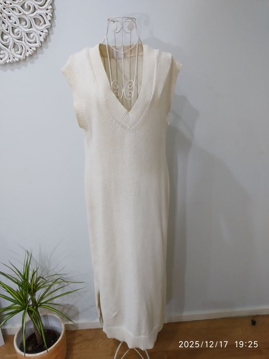 Vestido em lã em cor bege