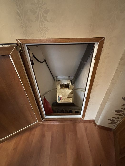 Продается хороший двухэтажный дом. Отличный район. Славянск.