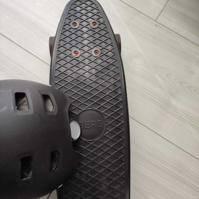 Skate e capacete criança