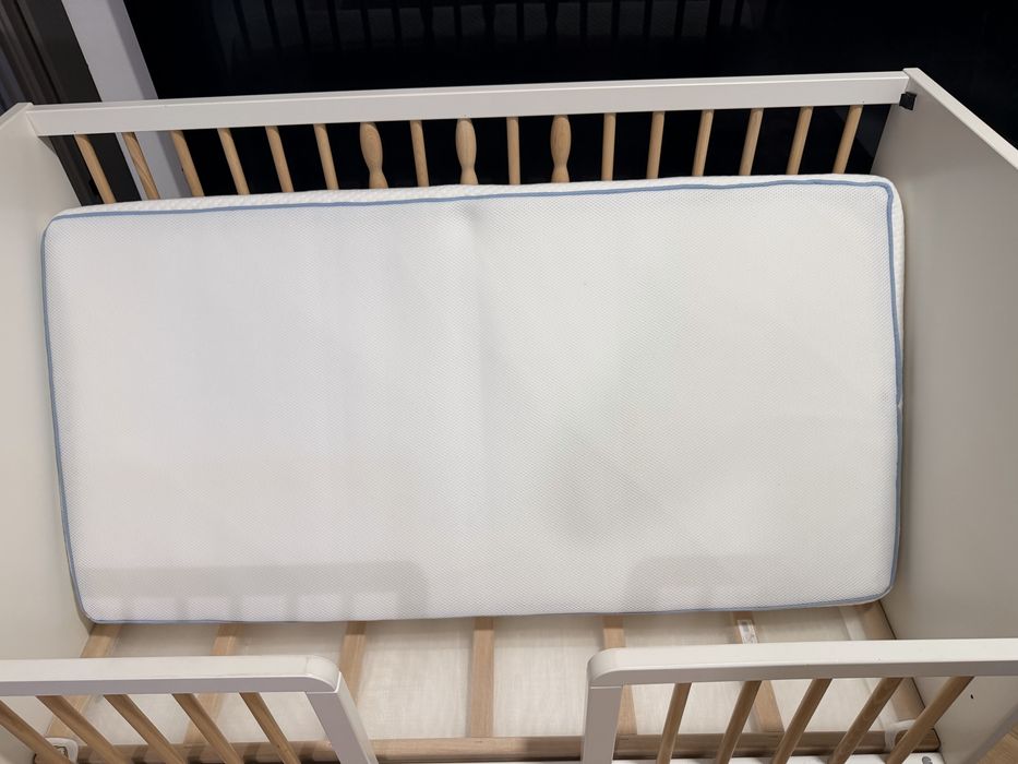 Cama IKEA com Colchão