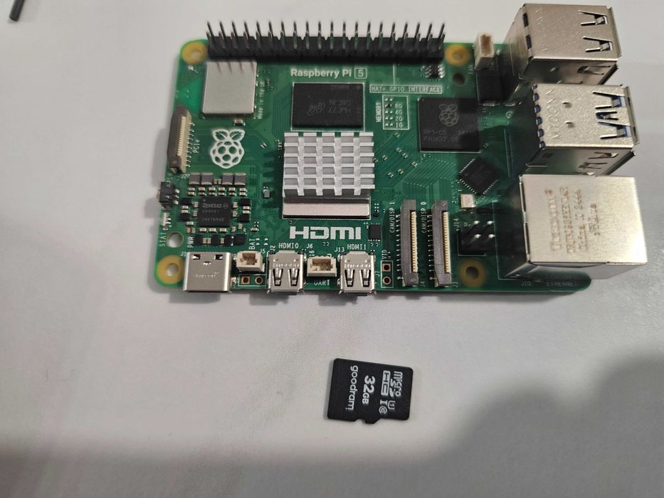 Raspberry Pi 5 8GB | ZESTAW  |  2 Obudowy (Alu + Oficjalna)