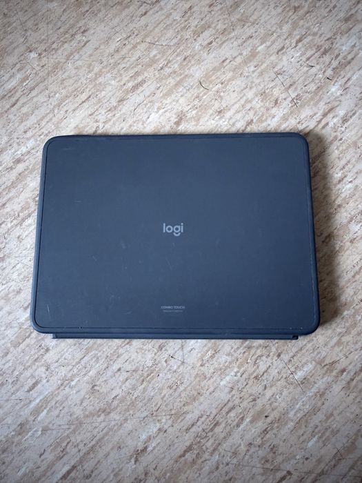 Etui z klawiaturą logitech do ipad air M2, ipad 5gen, 11 cali