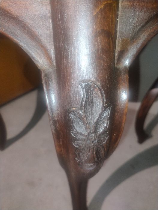 Okrągły stół "vintage" z mahoniu