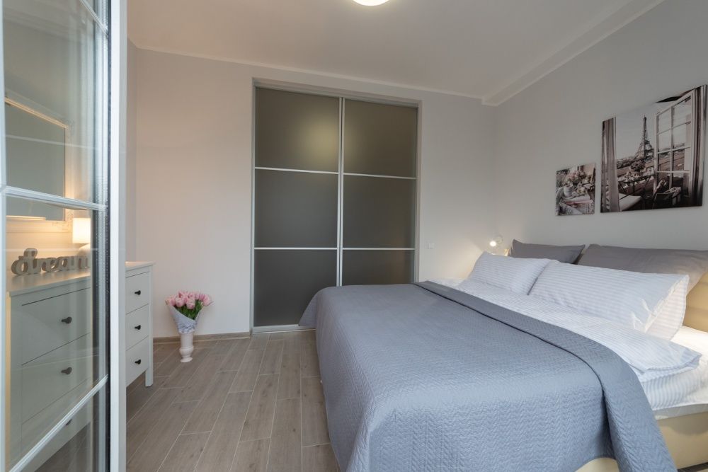 Дизайн-проект "ПАРИЖ У ВІКНІ". ЖК Британський Квартал. Подобова оренда