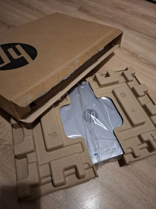 Sprzedam laptop hp 250 G8