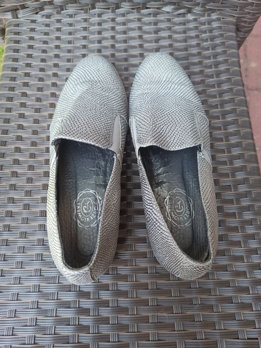 Skórzane buty z motywem skóry krokodyla , rozmiar 39