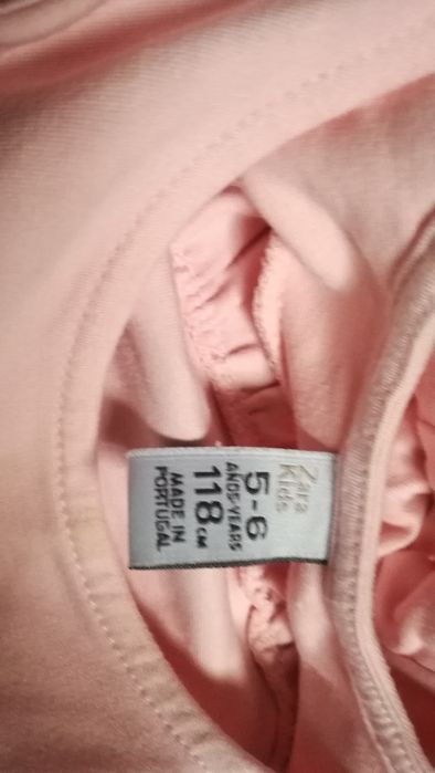 Varias roupas de menina