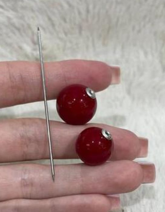 Брошки прикраси.