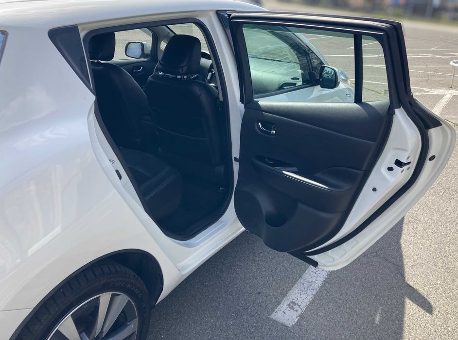 Nissan Leaf 2015 SL - не биток!