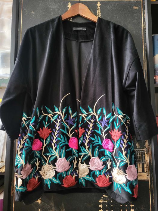 Kimono atłasowe z haftem