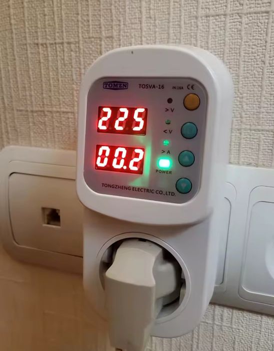 Реле контроля напряжения 220В с дисплеем 16А TOSVA-16 TOMZN