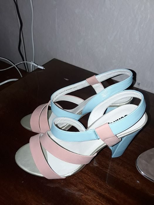 Босоножки 39,5 новые