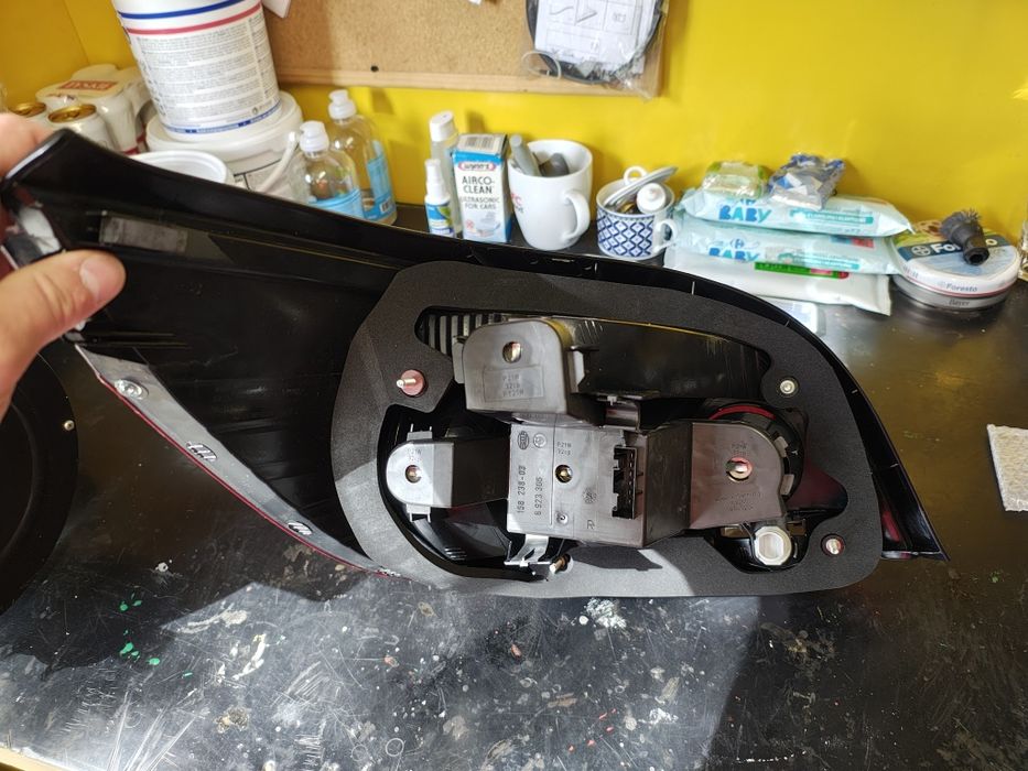 Sprzedam oryginalną lampę tylną BMW E60 prawy tył