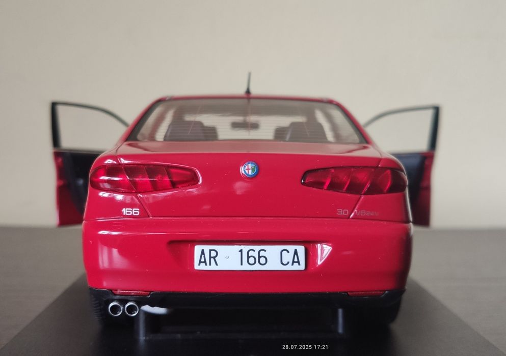 Alfa Romeo 166 3.0 V6 1:18 Mitica