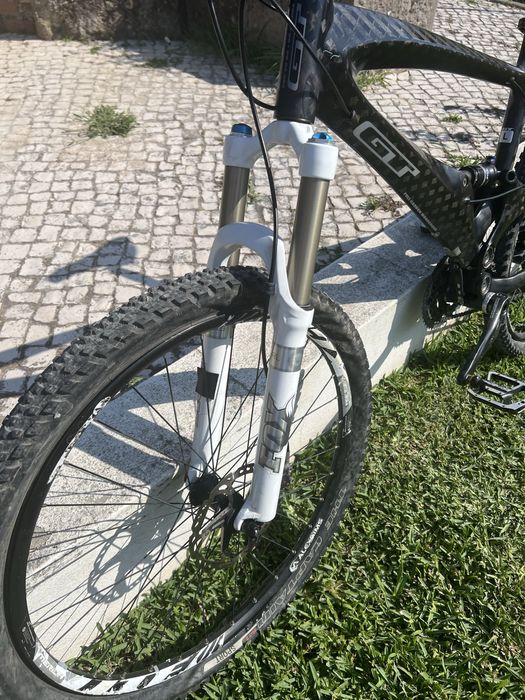 Bicicleta GT Team Full Suspension Carbon – FOX Suspensions