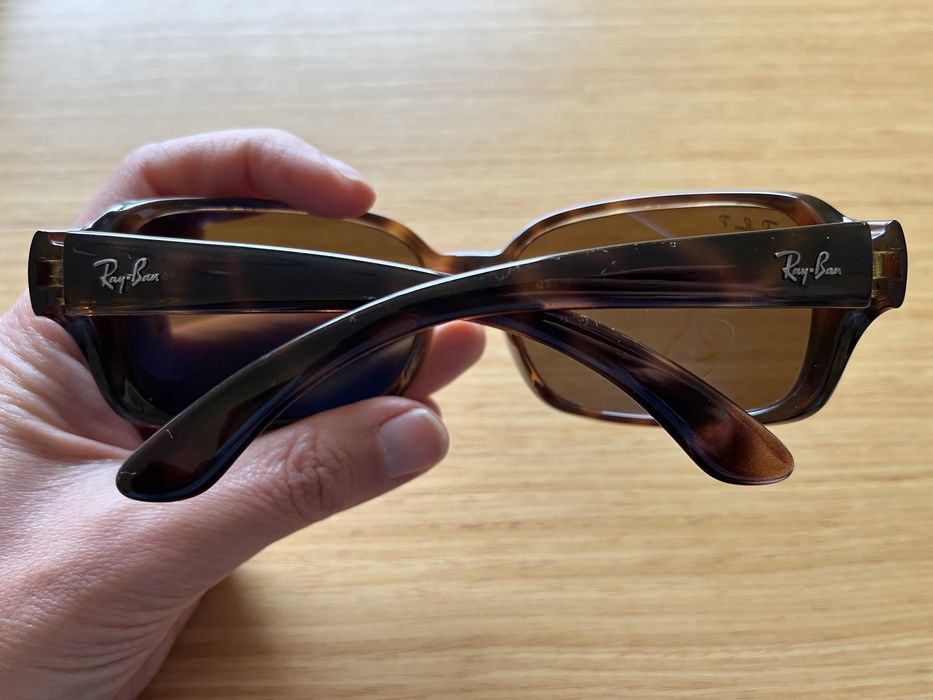 Óculos de sol modelo Ray-Ban RB4068