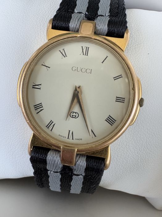 Оригінальний позолоченний годинник Gucci quartz