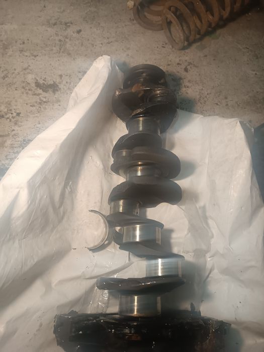 Коленвал форд эскорт 1.4 с масляный насос.б.у