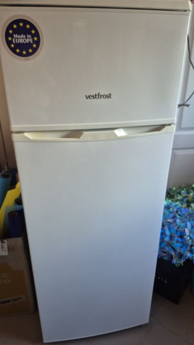 Холодильник Vestfrost 144 cm