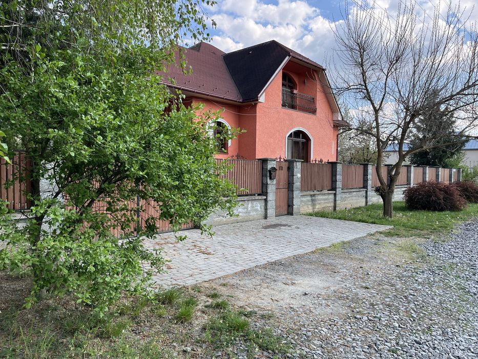 Продам будинок 412 м2 приват ділянка 18 сот Берегово вул. Чігосуг 14