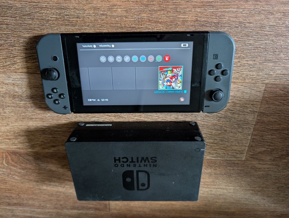 Продам Nintendo switch v1 з грою mario та док станціє,  картою на 64гб
