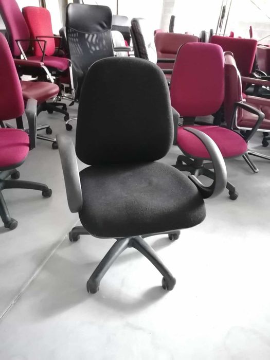 Secretária em L com 1.60x1.60 cinza usada