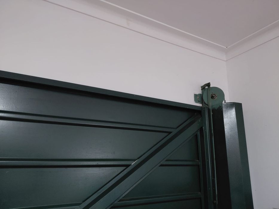 Portão manual de garagem