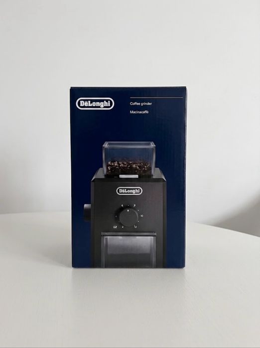 Nowy Czarny Młynek do kawy elektryczny DeLonghi mielarka KG79 - żarnowy stalowy, czarny