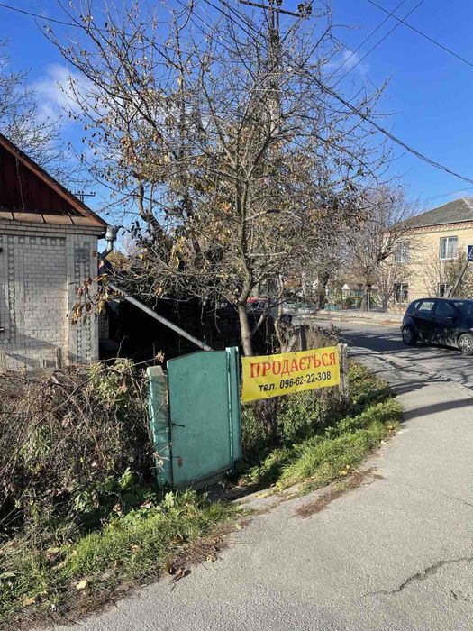 Продається будинок, при вїзді у центральний ринок м.Полонне