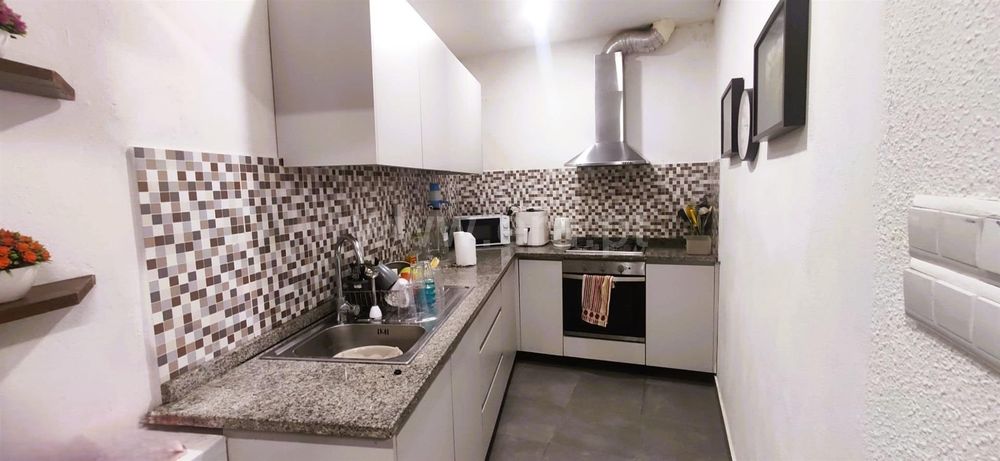Moradia V4 com excelente potencial, com possibilidade de criação de 2 apartamentos independentes