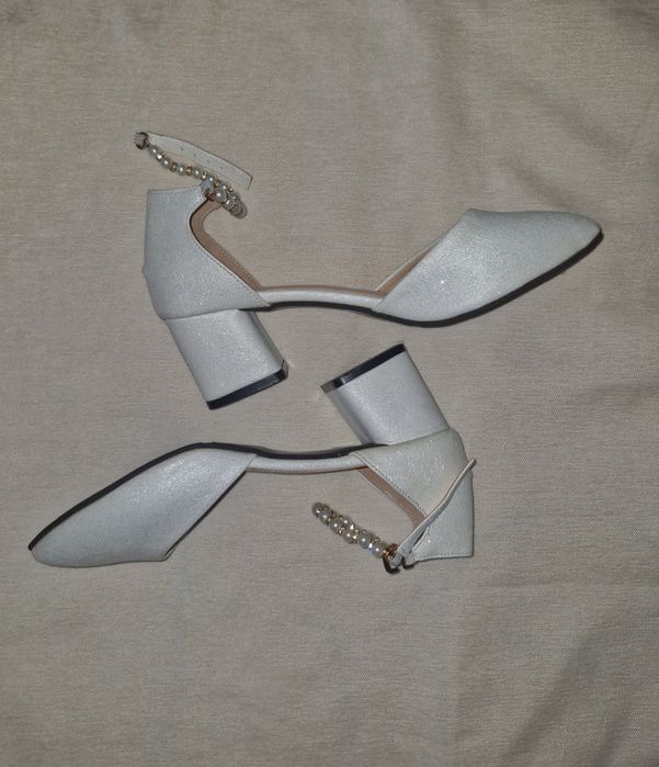 Елігантні весільні туфлі